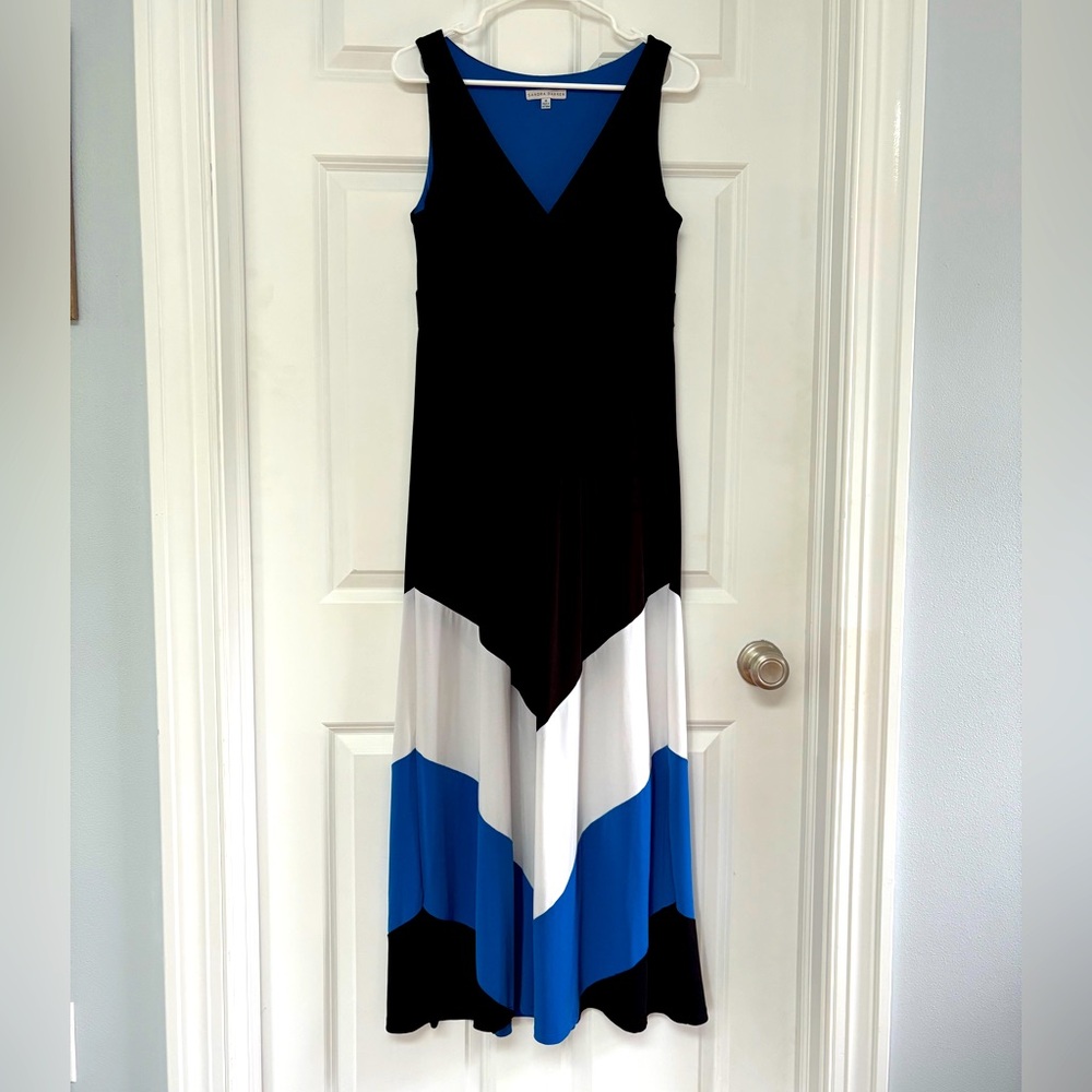 Sandra Darren Black and White Sleeveless V-Neck Sundress